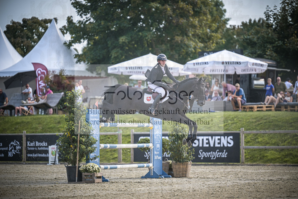 DOS_0169 | Entdecke hochwertige Reitturnierfotos von Foto Oger. Professionell, emotional und authentisch – jetzt Lieblingsmomente im Shop bestellen.Deutschlandweite Turnierfotografie. - Realisiert mit Pictrs.com