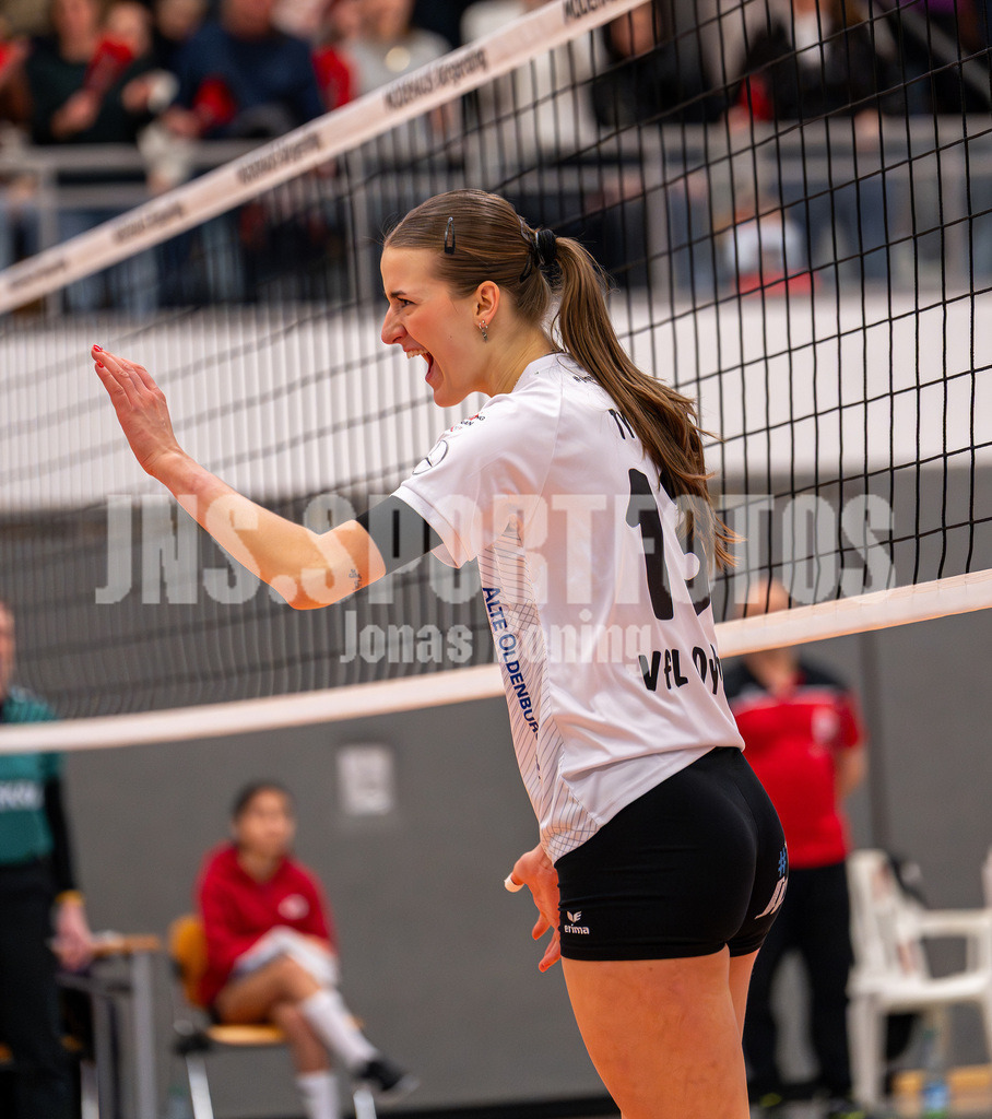 Volleyball I Frauen I Saison 2025-2026 I 2 Bundesliga Pro I 17. Spieltag VFL Oythe - VC Stralsund I 1598 | Freude bei Annelis Lotte Tyws (13,VFL Oythe) - Realisiert mit Pictrs.com