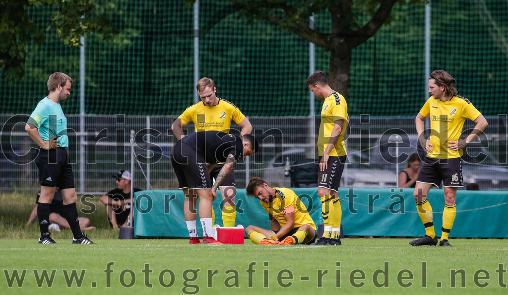 2023-07-23_108_SV_Anzing_gegen_SC_Kirchasch | Anzing, Deutschland, 23.07.2023:
Fußball, Kreisliga 2023 / 2024, Testspiel, SV Anzing gegen SC Kirchasch, Endergebnis: 5:1

Schiedsrichter Niklas Teschauer, Trainer Alexander Mrowczynski (SC Kirchasch), Johannes Westermaier (SC Kirchasch, #3), Stefan Hackl (SC Kirchasch, #11), Bastian Bönisch (SC Kirchasch, #16)

Foto: Christian Riedel / fotografie-riedel.net