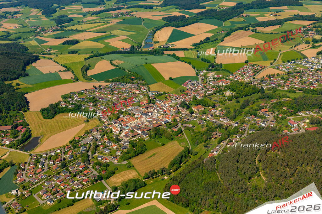 Das Luftbild zeigt :  Stamsried - Die Luftaufnahme wurde 2024 vom UL-Flugzeug aus erstellt ( keine Drohne ) - Hochauflösende Luftaufnahme - Für grossformatige Ausdrucke geeignet. Die Geschenkidee !Mit Lizenz und Bildrechte bestellbar