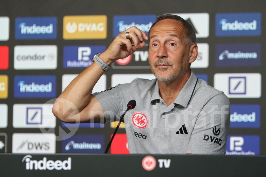 Eintracht Frankfurt Trainer Adi Hütter | Online-Shop | monipfaff.de - Realisiert mit Pictrs.com