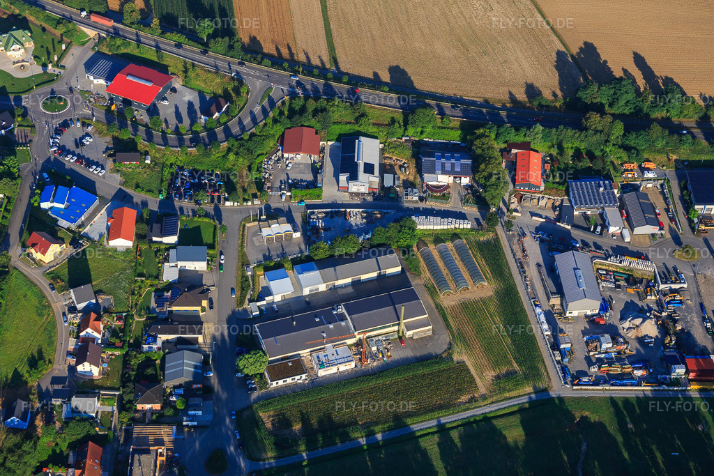 Luftbild: Gewerbegebiet Josephine-Benz-Straße mit Baden-Furniere, Holzbau Hoffmann, Mobatgg und Timo Göpferich Einzelhandel in Gondelsheim im Bundesland Baden-Württemberg in Deutschland. – Foto: IMG_092301.jpg vom 01.08.2016 durch Werner Riehm/FLY-FOTO.de – Auflösung des Originals: 5472 x 3648 px – Badenfurniere – Timo Göpferich Einzelhandel - gebrauchte Maschinen in Gondelsheim finden