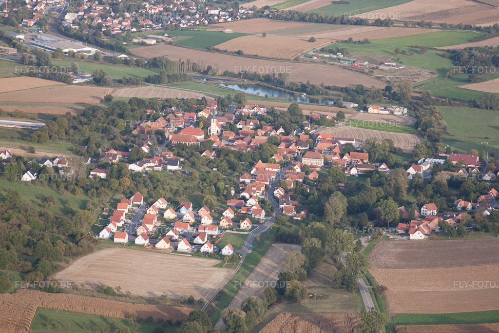 Luftbild: Ortsansicht in Merkwiller-Pechelbronn im Bundesland Bas-Rhin in Frankreich. Foto: IMG_53721.jpg vom 30.09.2012 durch Werner Riehm/FLY-FOTO.de
