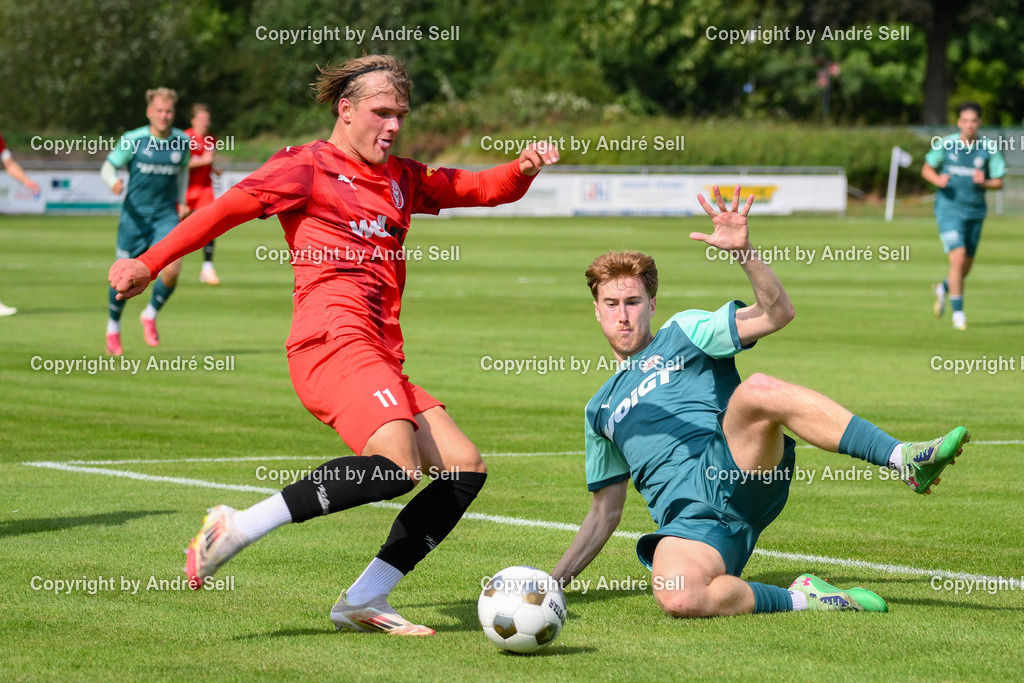 PSV Neumünster vs FC KIlia Kiel | Meiko Werner (PSV #15) vs Kevin Kortum (Kilia #11) / Fußball-Oberliga Männer 2026/2027 / PSV Neumünster vs FC KIlia Kiel / PSV Stadion Platz A / Neumünster / 29.08.26 - Realisiert mit Pictrs.com