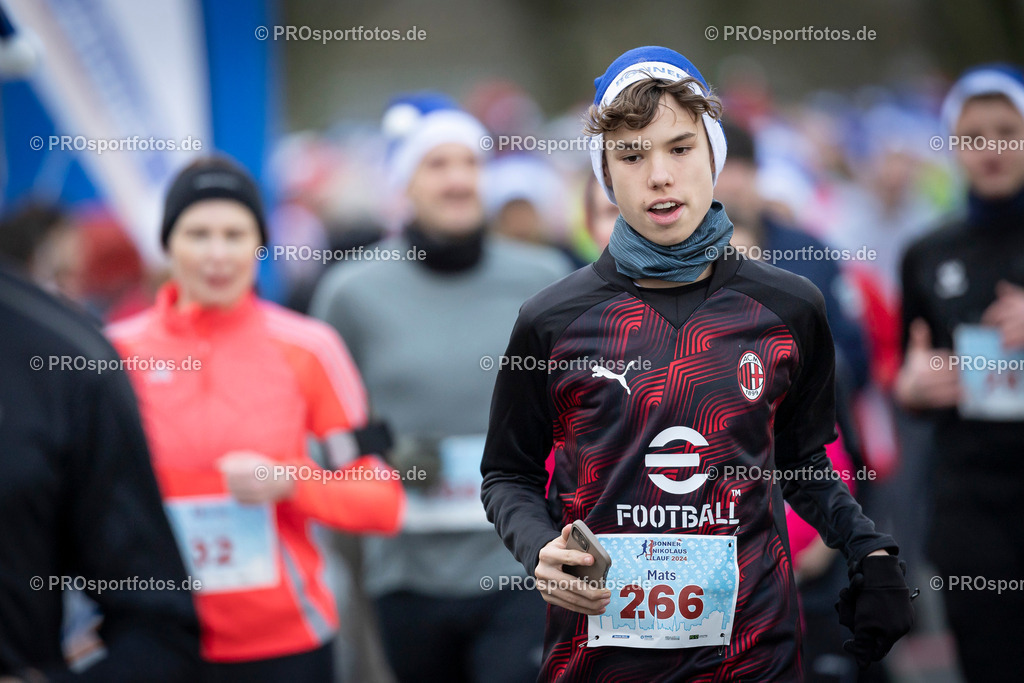 Bonner Nikolauslauf in Bonn, 08.12.2024 | Impressionen vom Bonner Nikolauslauf am 08.12.2024 in Bonn (Freizeitpark Rheinaue). Foto: BEAUTIFUL SPORTS/Axel Kohring