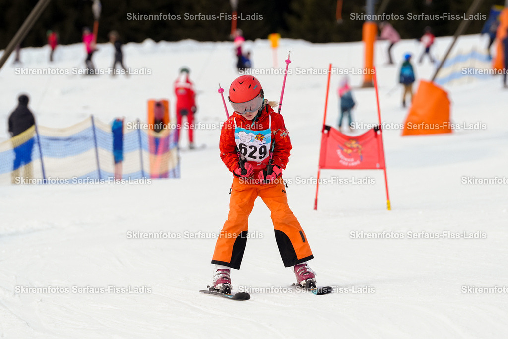 SRF_02.01.2026_1103 | Skirennfotos,Serfaus,Fiss,Ladis,Kinderskirennen,Winter,Tirol,Oberland,skirace,SFL,feelfree,weil wir's genießen,ski,Ski,skifahren,Sonnenplateau, - Realisiert mit Pictrs.com