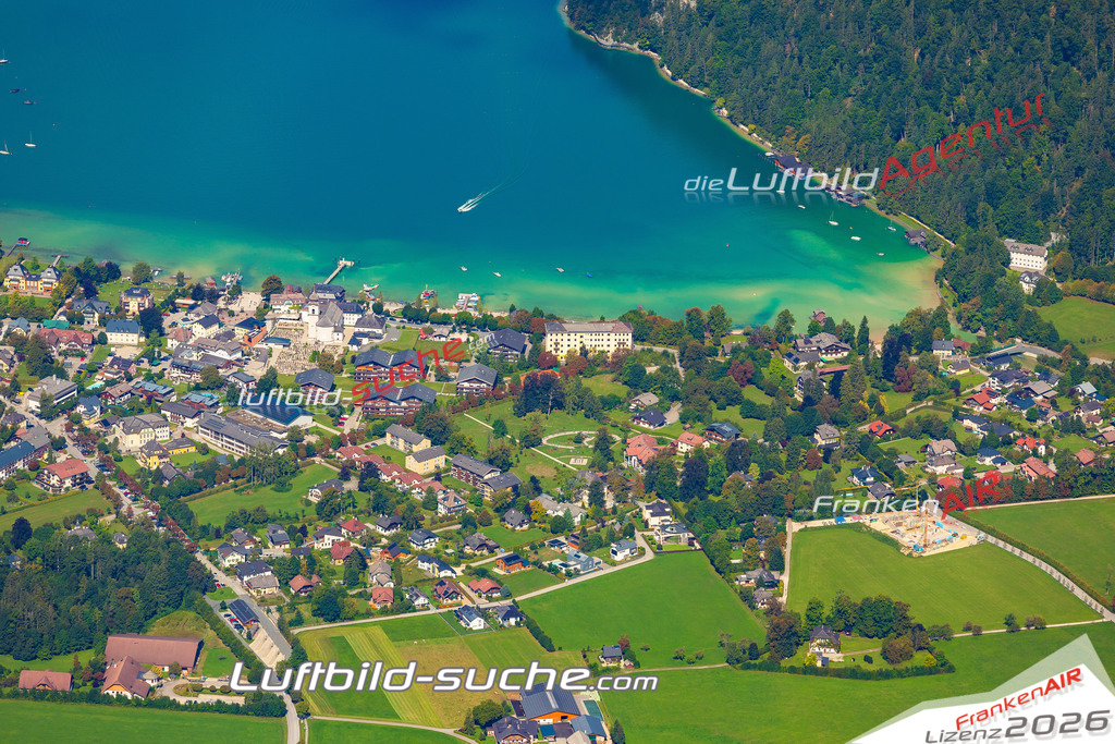 Luftaufnahme der Stadt Strobl - Die Luftaufnahme wurde 2025 vom UL-Flugzeug heraus erstellt ( keine Drohne ) - Hochauflösende Luftaufnahme - für professionelle Ausdrucke geeignet. Die Geschenkidee !Mit Lizenz und Bildrechte bestellbar