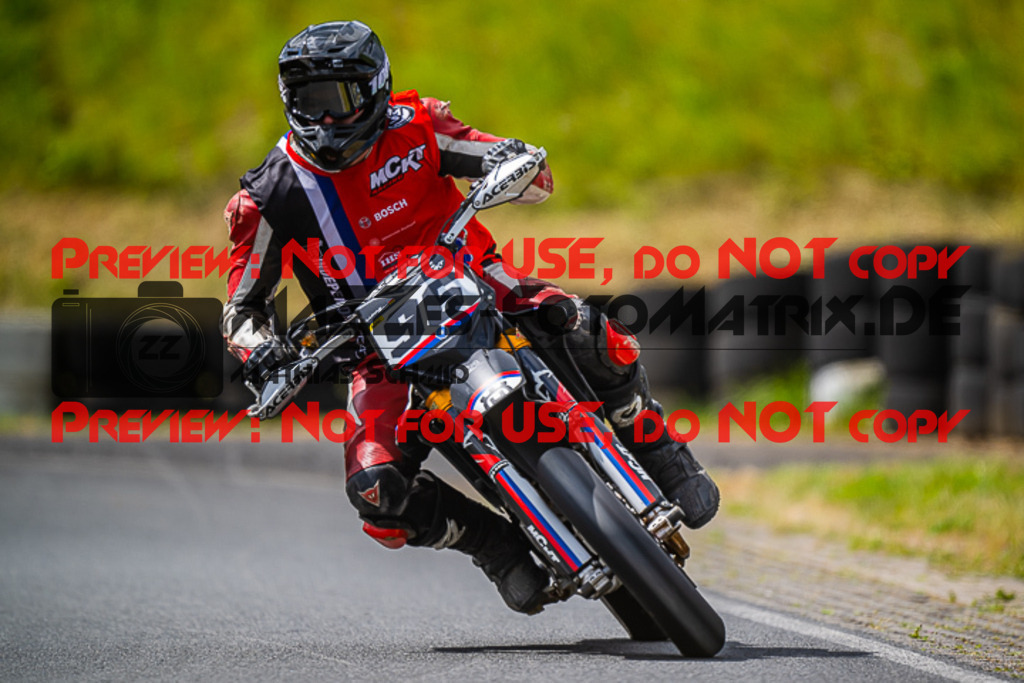 MaZZes_FotoMatrix_220528_9339 | Fotograf Mathias Schmid
Sportfotograf,
Eventfotograf,
Hochzeitsfotograf,
Portraitfotograf