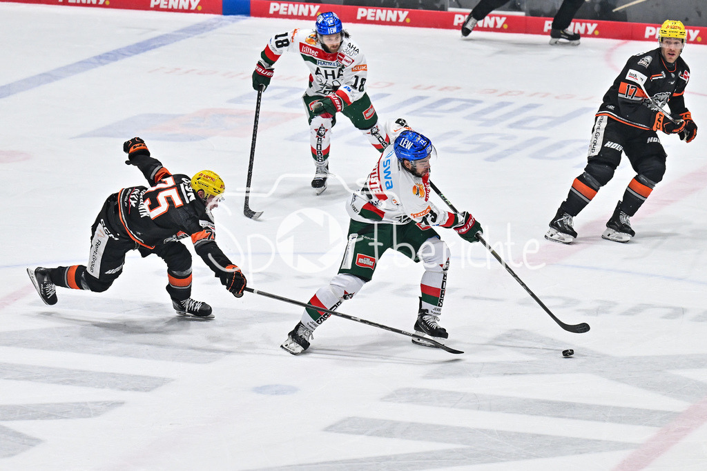 Löwen Frankfurt -Augsburger Panther | im Duell Julian NAPRAVNIK (Löwen Frankfurt #75) und Nicholas BAPTISTE (Augsburger Panther 73) / Zweikampf / DEL: Loewen Frankfurt - Augsburger Panther, Eissporthalle Frankfurt am 14.02.2025