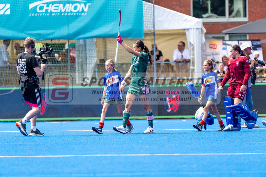 Final4_20250531-1302-HK107618 | Krefeld, Deutschland, 31.05.2025:  Feldhockey Final4 2025 – „Deutsche Feldhockey-Meisterschaften 2025“ im Gerd-Wellen-Hockeyanlage am 31.05.2025 in Krefeld, Deutschland. (Foto von Kramhöller/Fehrmann/Kaste)Krefeld, Germany, 31.05.2025: Feldhockey Final4 2025 – „Deutsche Feldhockey-Meisterschaften 2025“ in Gerd-Wellen-Hockeyanlage at 31.05.2025 in Krefeld, Deutschland. (Foto from Kramhöller/Fehrmann/Kaste)