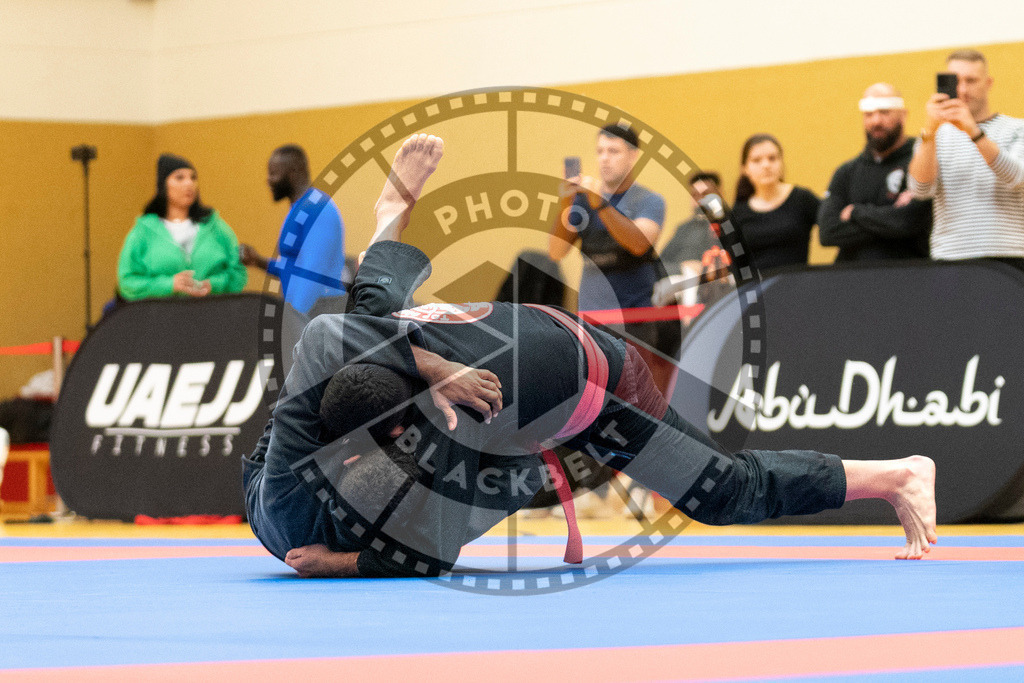 20231118PBB12328 | Fighters compete during the AJP Tour 600 Frankfurt Championship in Frankfurt/Main, Germany, on November 18, 2023.