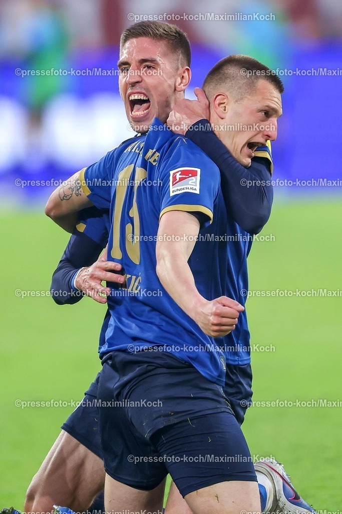 F9510042601099 | 10.04.2026, Fußball, Fortuna Düsseldorf - Holstein Kiel, 2. Fußball Bundesliga, Herren, Merkur Spiel-Arena, 29. Spieltag, Saison 2025 2026: Torjubel nach dem Tor zum 2:1 durch Torschütze Ivan Nekic&nbsp; (Holstein Kiel #13)  zusammen mit  Marko Ivezic&nbsp; (Holstein Kiel #06)  DFB regulations prohibit any use of photographs as image sequences and or quasi-video.