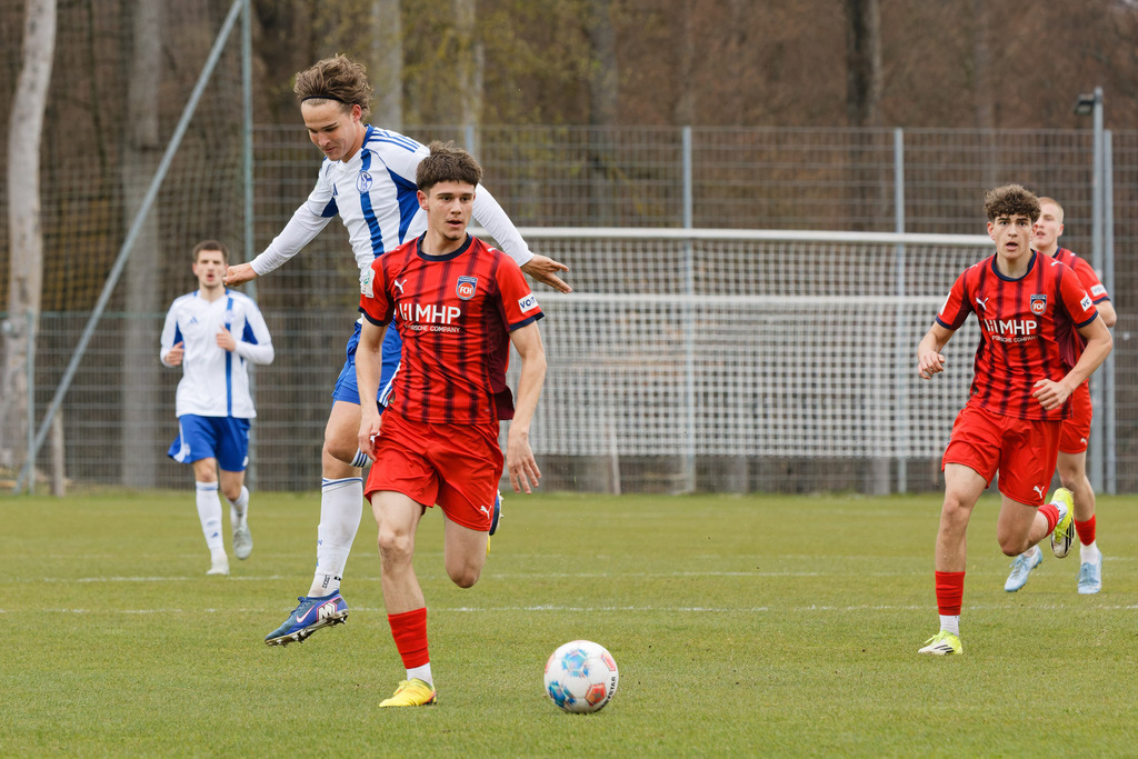 20260412-FCHS04_022 | 1.FC Heidenheim 1846 vs. FC Schalke 04, Fußball, U19, A-Junioren, NWL, U19-DFB-Nachwusliga, 2025/2026, 8. Spieltag, 12.04.2026 in Heidenheim, Walter-Birkhold-Jugendstadion (Foto: Michael Bulling) - Realisiert mit Pictrs.com