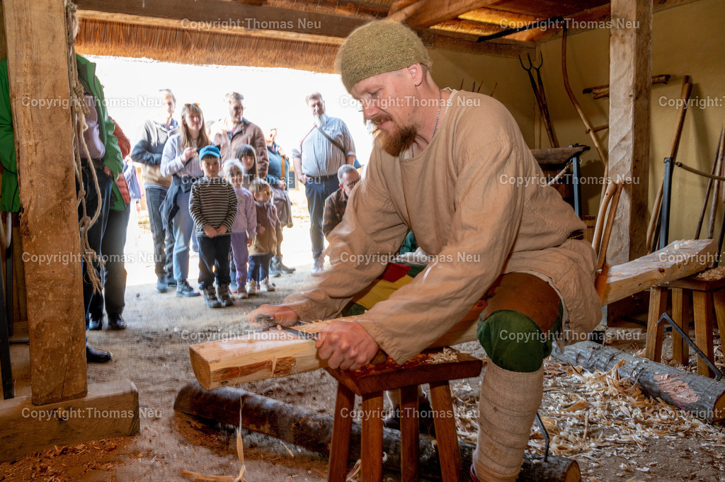Lauresham_52_DSC_5265 | ble, Lauresham, Saisoneröffnung,Felix Backs in der Holzwerkstatt ,, Bild: Thomas Neu