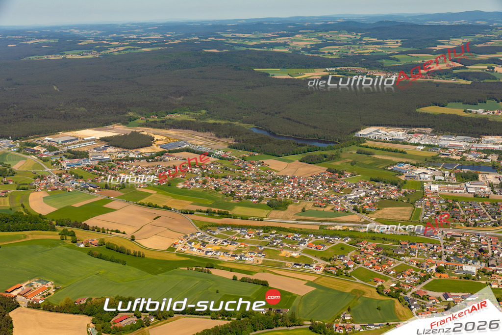 Das Luftbild zeigt : Mitterkreith Roding - Die Luftaufnahme wurde 2024 vom UL-Flugzeug aus erstellt ( keine Drohne ) - Hochauflösende Luftaufnahme - Für grossformatige Ausdrucke geeignet. Die Geschenkidee !Mit Lizenz und Bildrechte bestellbar