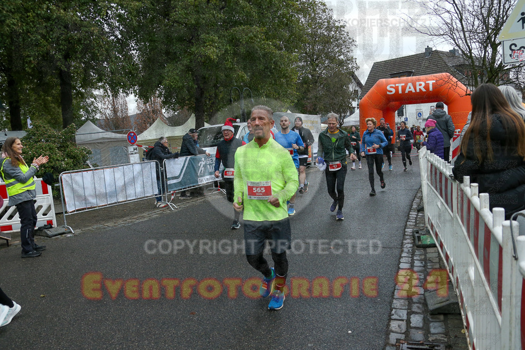 251130_1145_EX1_8679 | Sportfotografie im Rhein-Sieg Kreis, Köln, Bonn, NRW, Rheinland Pfalz, Hessen, etc. Unser Tätigkeitsfeld umfasst den Laufsport vom Volkslauf über den Marathon, Duathlon, Triathon bis zum Ultralauf wie Kölnpfad Ultra oder Schindertrail.