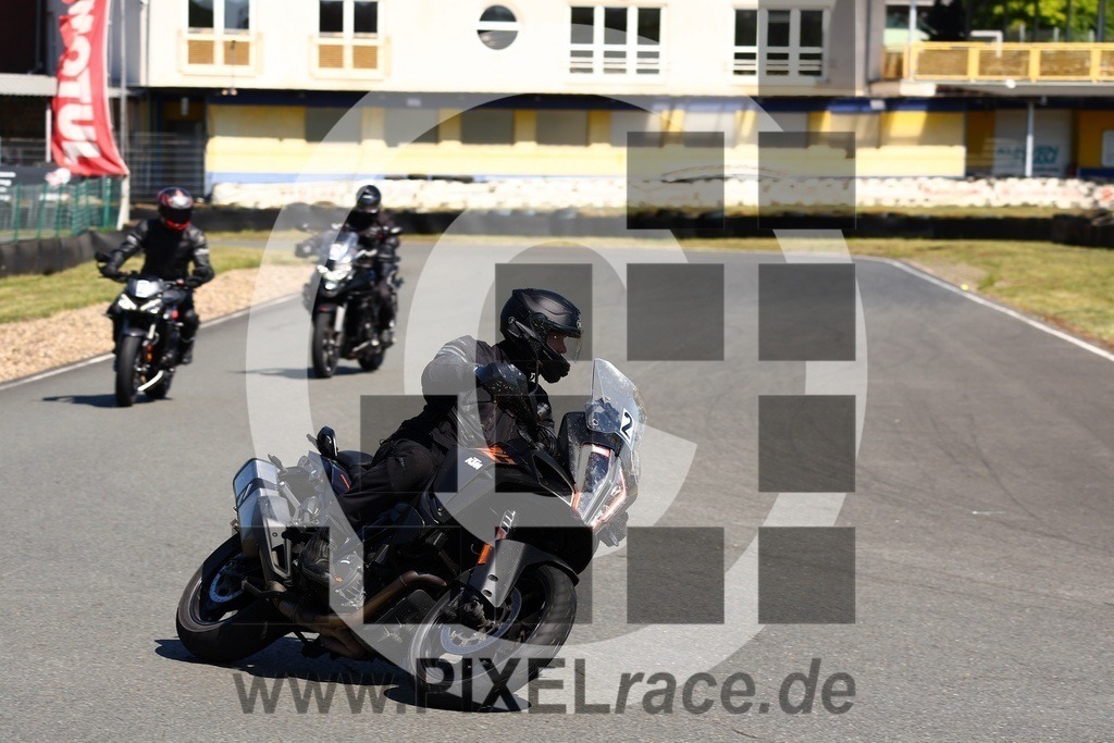 0025-20250512_00470 | Schöne Erinnerungen an spannende Momente - das festzuhalten ist unser Job. PIXELrace.de ist seit 2003 auf den Rennstrecken Europas unterwegs um die Action draußen beim Fahren und die wunderbare Stimmung imm Fahrerlager für euch einzufangen.