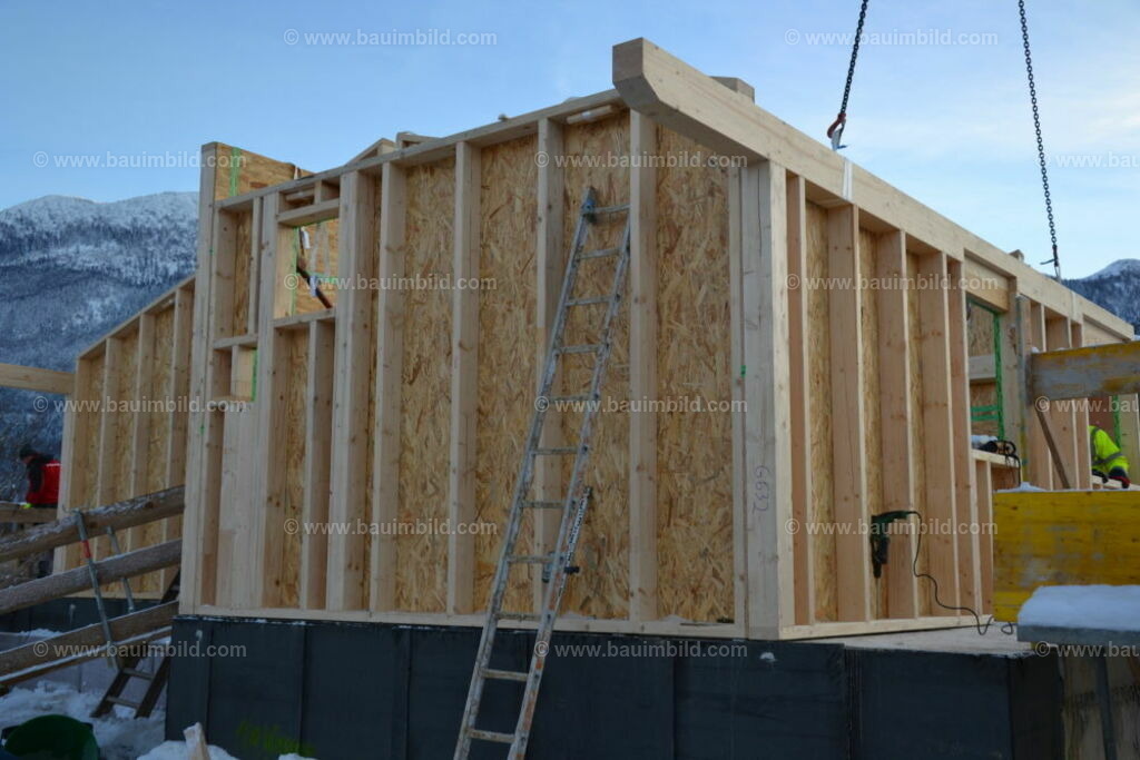 bib-lg09-holzbau-0071 | Nach LV-Leistungsgruppen sortierte Detailfotos über den Bau eines Hauses. Alle Hausbau-Bilder direkt vom Urheber und Autor der Website Haus-Selber-Bauen.com