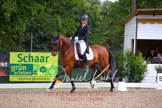 DKP41623 | Turnierfotos kaufen im Webshop von Daniel Kuhl Photography – entdecke professionelle Reitsportfotos aus Turnieren & Events. Hochwertige Turnierbilder online bestellen & sichern. Jetzt Fotos von Reitsportturnieren kaufen!