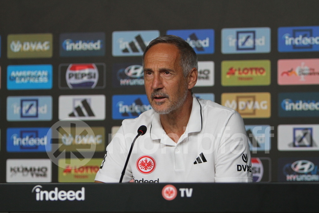 Adi_Hütter_Eintracht Frankfurt_Trainer | Adi_Hütter_Eintracht Frankfurt_Trainer - Realisiert mit Pictrs.com