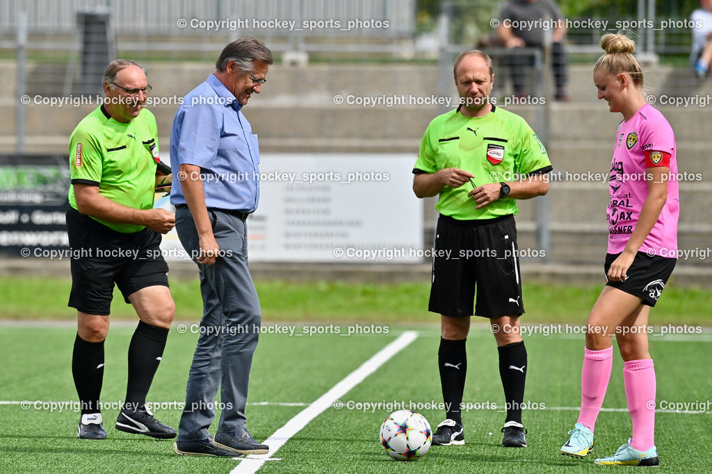 Liwodruck Carinthians Hornets vs. SV Weikersdorf 11.9.2022 | Dietz Walter, Weichsler Arno, Referees, Gemeinderat Spittal an der Drau Friedrich Lambauer, Ehrenanstoss, #27 Jasmin Michelle Ortner