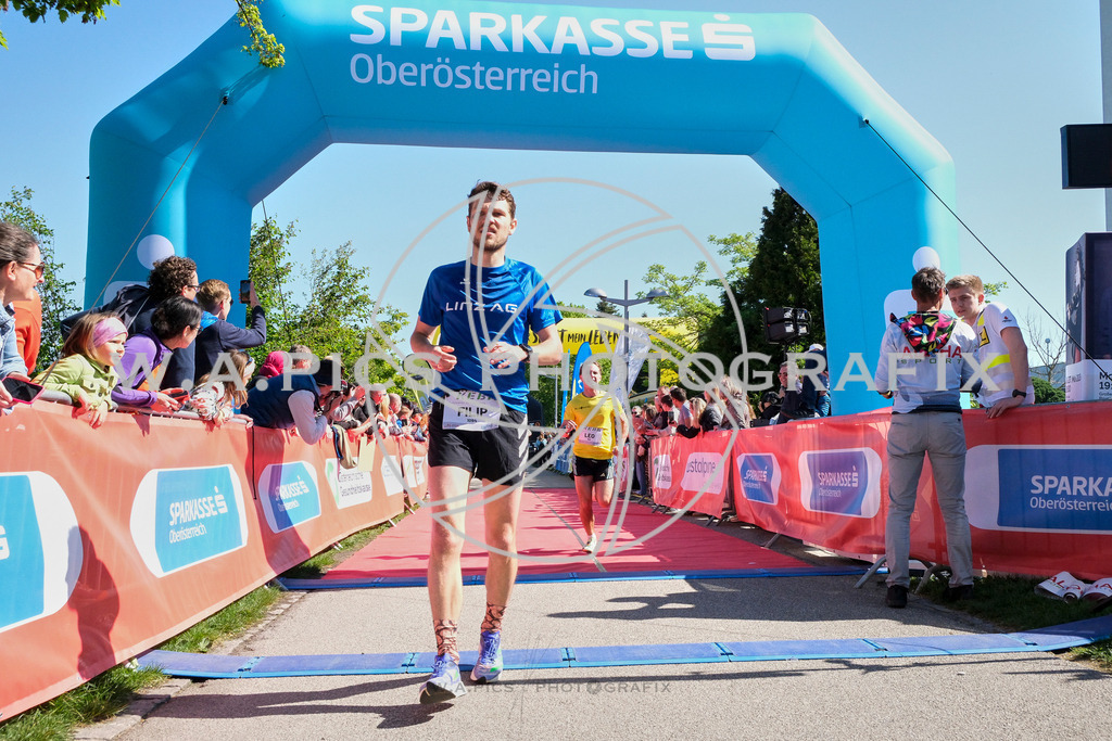 ..... | LINZ,AUSTRIA,27.April 24, Int. 3 Brückenlauf Linz  , Image shows: Photo: WAPICS / Michael ring