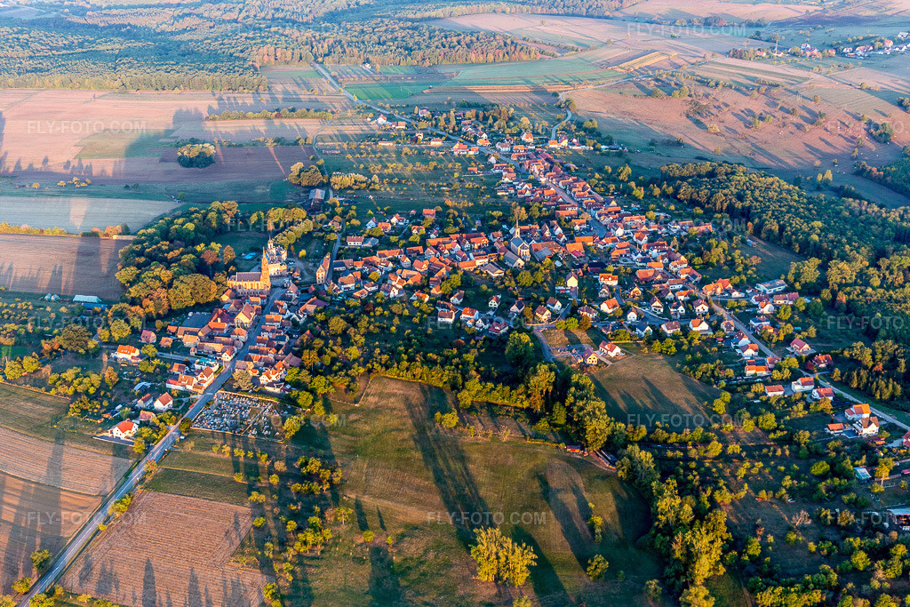 Aerial view: View of the town in Wœrth in the state Bas-Rhin, France. – Photo: IMG_111622.jpg taken on 09/16/2018 by Werner Riehm/FLY-FOTO.com – Resolution of the original: 5472 x 3648 px