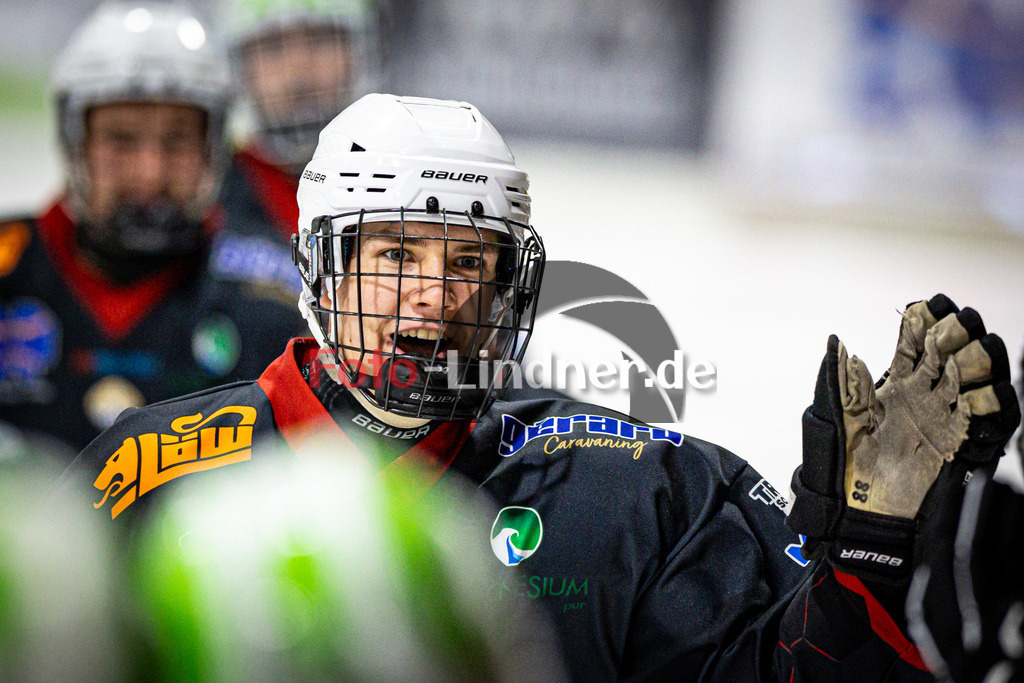 Peißenberg MINERS gegen ERSC Amberg | Eishockey Bayernliga 2025/26 Vorrunde 18. Spieltag, Peißenberg MINERS gegen ERSC Amberg, 20251212,Torjubel Nepomuk RIEGER (MINERS 97),2025-12-12 in Peißenberg (flatbuy Arena Peißenberg), Nepomuk RIEGER (MINERS 97)Copyright: WolfgangxLindner www.foto-lindner.de