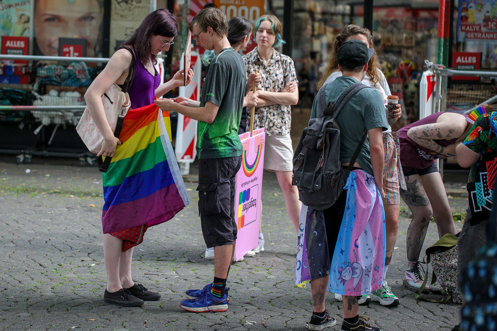 CSD_Moers_190725_007 | Bildergalerie von Sport-Ereignissen aber auch von weiteren spannenden Dingen - nicht nur vom Niederrhein. In Anlehnung an den bekannten Spruch von Hanns Dieter Hüsch heißt das Motto: "Niederrhein ist überall".  - Realisiert mit Pictrs.com