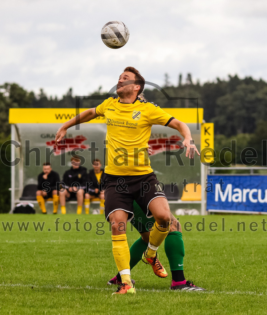 2023-08-06_021_SC_Kirchasch_gegen_SV_Eichenried | Bockhorn, Deutschland, 06.08.2023:
Fußball, Kreisliga 2023 / 2024, 2. Spieltag, SC Kirchasch gegen SV Eichenried, Endergebnis: 3:1

Stefan Hackl (SC Kirchasch, #11), Bastian Reuel (SV Eichenried, #20)

Foto: Christian Riedel / fotografie-riedel.net
