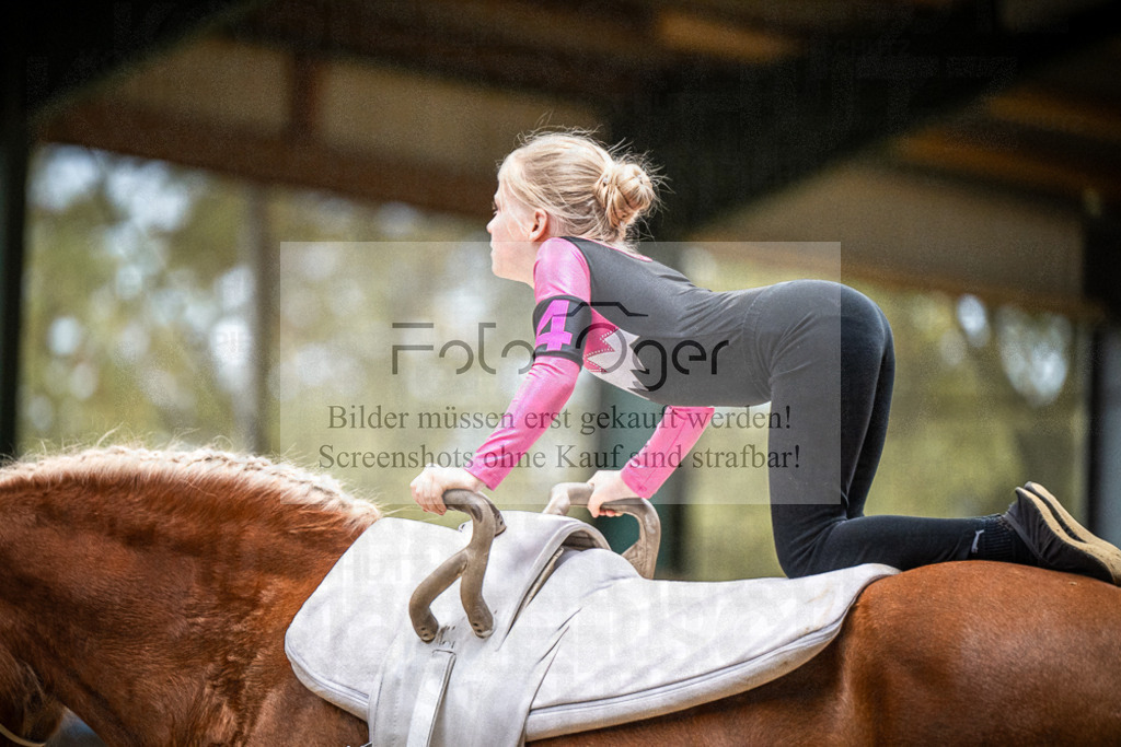 DOS_0099 | Entdecke hochwertige Reitturnierfotos von Foto Oger. Professionell, emotional und authentisch – jetzt Lieblingsmomente im Shop bestellen.Deutschlandweite Turnierfotografie. - Realisiert mit Pictrs.com