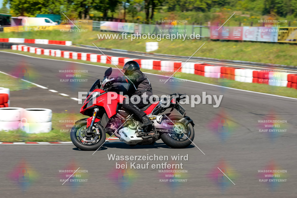 Moto-TeamOBK-21619 | Hier findet Ihr Bilder von Touristenfahrten auf der Nürburgring Nordschleife oder von anderen Veranstaltungen die ich besucht habe. Viel Spass beim Durch Schauen 