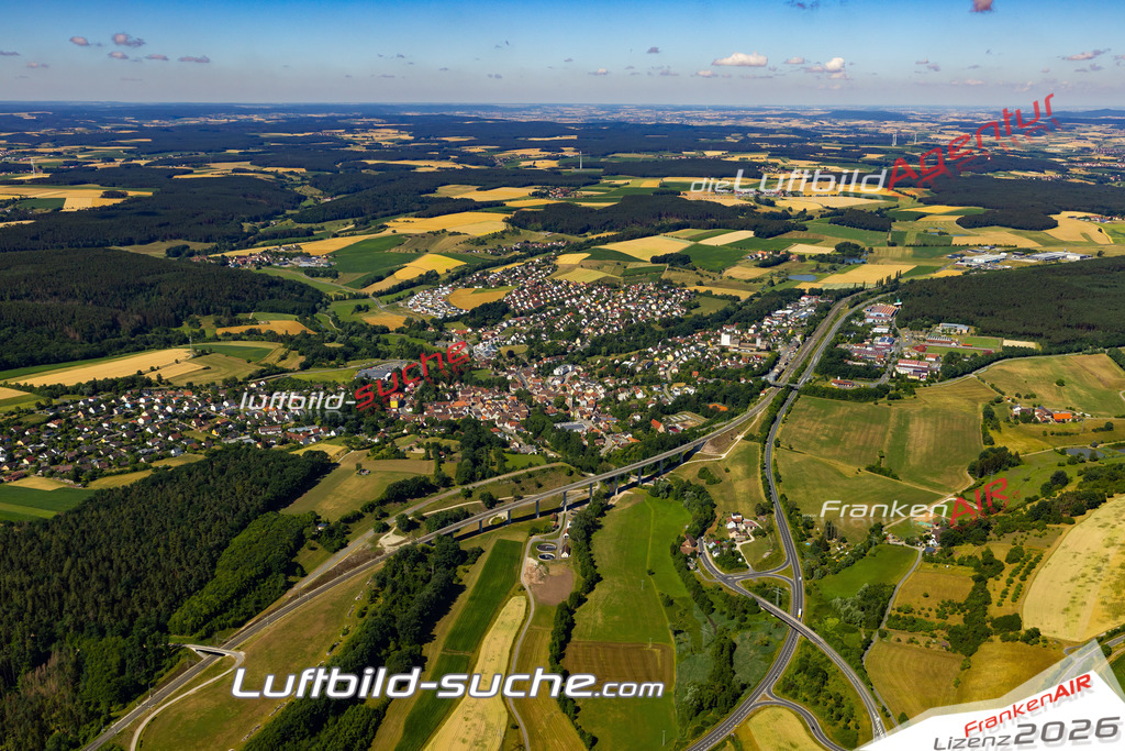 Aktuelles Luftbild von  Emskirchen - Die Luftaufnahme wurde 2022 mittels UL-Flugzeug erstellt ( keine Drohne ) - hochauflösende Kamera-Systeme von  Canon -Beste Qualität - Für grossformatige Ausdrucke geeignet. Die Geschenkidee !