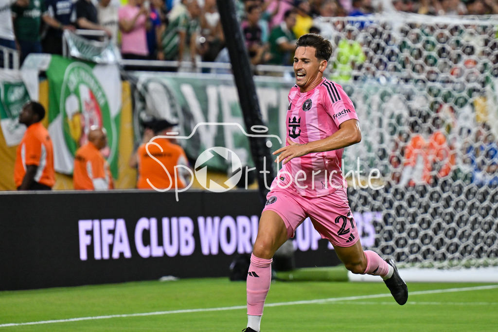 Inter Miami CF - Palmeiras Sao Paulo | Jubel nach dem Treffer zum 1-0 durch Tadeo ALLENDE (Inter Miami 21) / Tor / Torschuetze / Freude / Happy / FIFA Club World Cup: Inter Miami CF - Palmeiras Sao Paulo, Hard Rock Stadium am 23.06.2025 / NOT FOR SALE IN USA