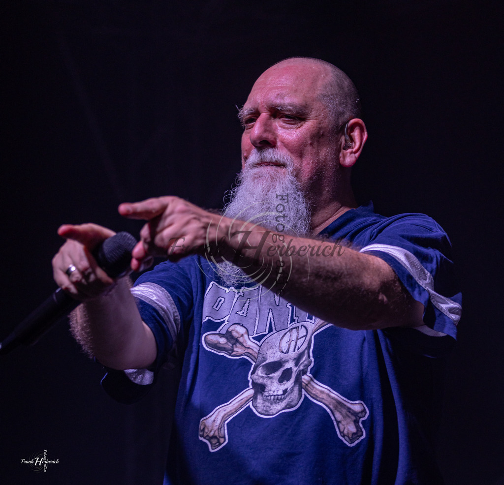 Justice 23.12.2025 | Frank Herberich Fotografie, Frank Herberich, Fotografie, Hochzeit, Portrait, St. Peter Ording, Ording, Westerhever, Nordsee, Frank Fotografie, Hardheim,  Odenwald,Walldürn, Band,Eventfotografie - Realisiert mit Pictrs.com