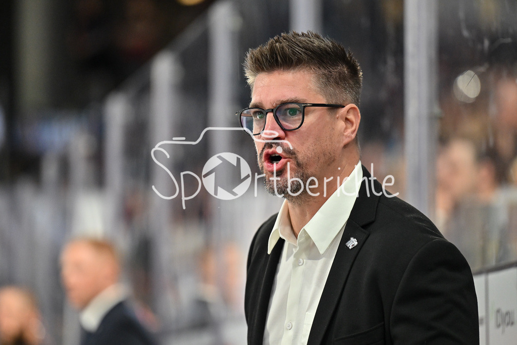 Nürnberg Ice Tigers - Augsburger Panther | im Bild Jochen HECHT CO-Trainer Nürnberg Ice Tigers / Freisteller / Einzelfoto / Deutsche Eishockey Liga: Nürnberg Ice Tigers - Augsburger Panther, Arena Nürnberger Versicherung am 22.09.2024