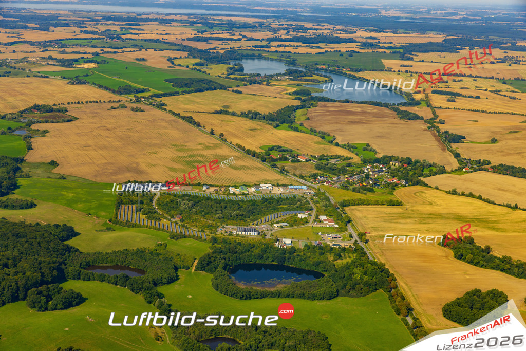 Klassische Luftaufnahme ohne Drohne zeigt:Thurow Kreuzsee bei Brüel - Die Luftbildaufnahme wurde 2025 vom UL-Flugzeug heraus erstellt ( keine Drohnenaufnahme ) - Hochauflösende Luftaufnahme -Nicht vergleichbar mit Google Maps oder Satelittenbilder- Die Geschenkidee !Mit Lizenz und Bildrechte bestellbar