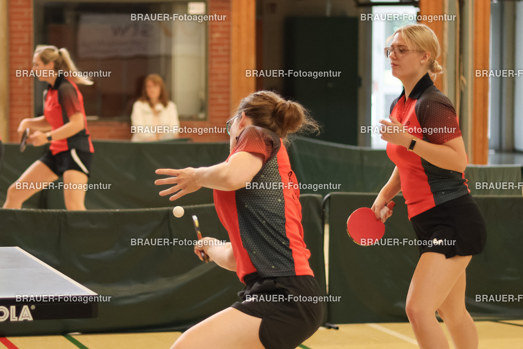 097_KFC_20230815_0001.JPG -  - KFC Uerdingen vs SF Baumberg - Oberliga Niederrhein | Krefeld, Deutschland, 03.09.23:   

Anrather TK RW Damen  (li)Spix (re)Hartkopf

waehrend des Spiels der der NRW Liga zwischen Anrather TK RW Damen  vs 1. TTC SG Dülken in der Kicker-Halle Willich-Anrath   am 03. September  2023 in Willich Anrath. 

(Foto von Michael Adler / Brauer-Fotoagentur)

