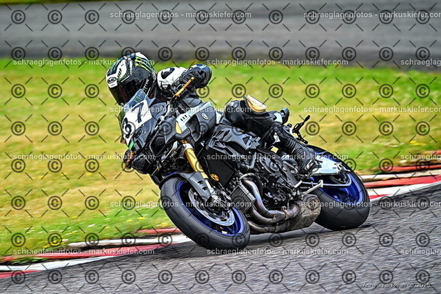 25bt02-0300 | markuskiefer.com - Realisiert mit Pictrs.com