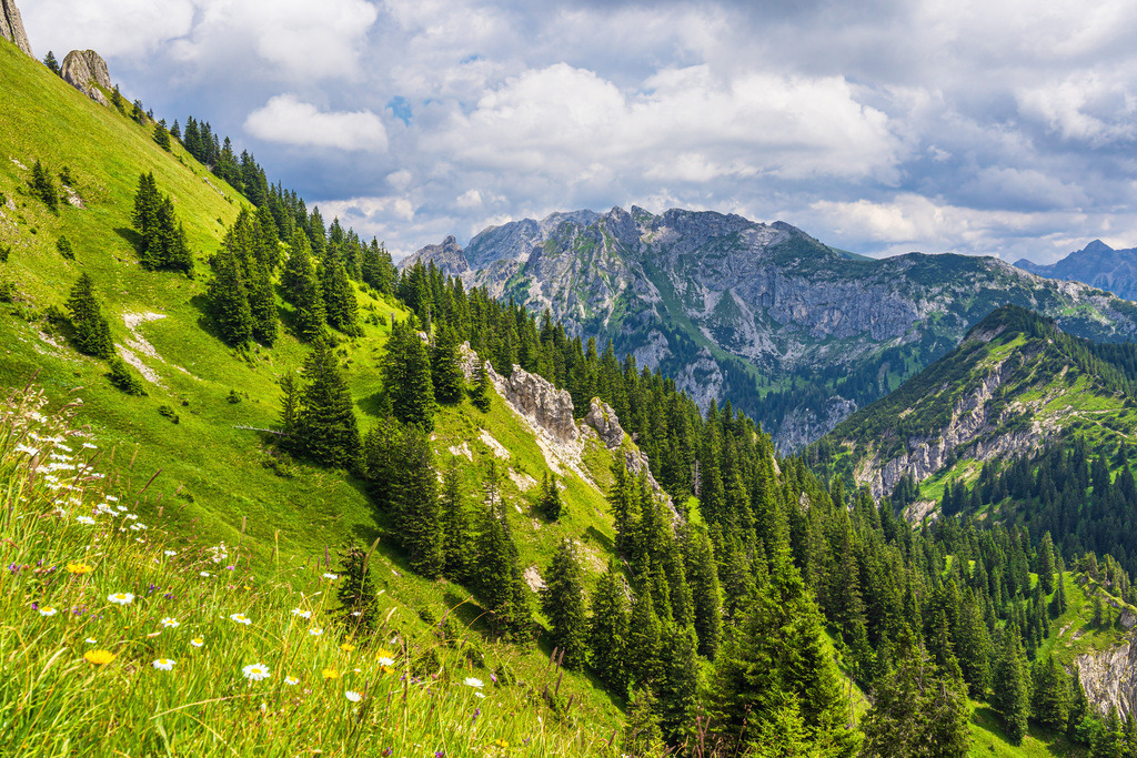 Blick vom Tegelberg bei Schwangau auf die Alpen | Blick vom Tegelberg bei Schwangau auf die Alpen.
