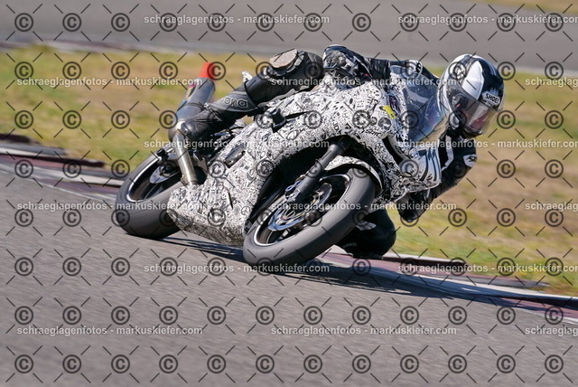 26bt05-0429 | markuskiefer.com - Realisiert mit Pictrs.com