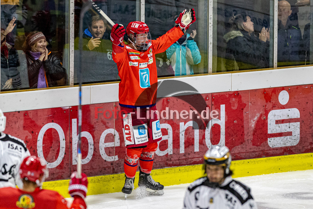 EC Peiting vs EV Füssen | Eishockey Oberliga Süd 2023/2024, EC Peiting vs EV Füssen, 20231029,
Torjubel Sebastian ZWICKL (ECP 71),
2023-10-29 in Peiting (Eisstadion)
71 Sebastian ZWICKL (ECP 71)
Copyright: WolfgangxLindner sportworld