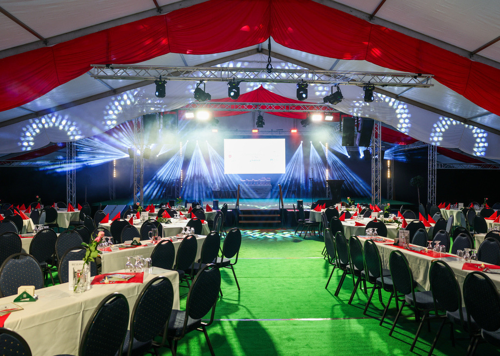 top-top.de250214-023 | Die 3. Weseler SportNacht, die große Sportgala mit Ehrungen der Weseler Sportler des Jahres 2024 findet am Freitag, den 14.02.2025 im Festzelt an der Rheinpromenade statt.Foto: Erwin Pottgiesser