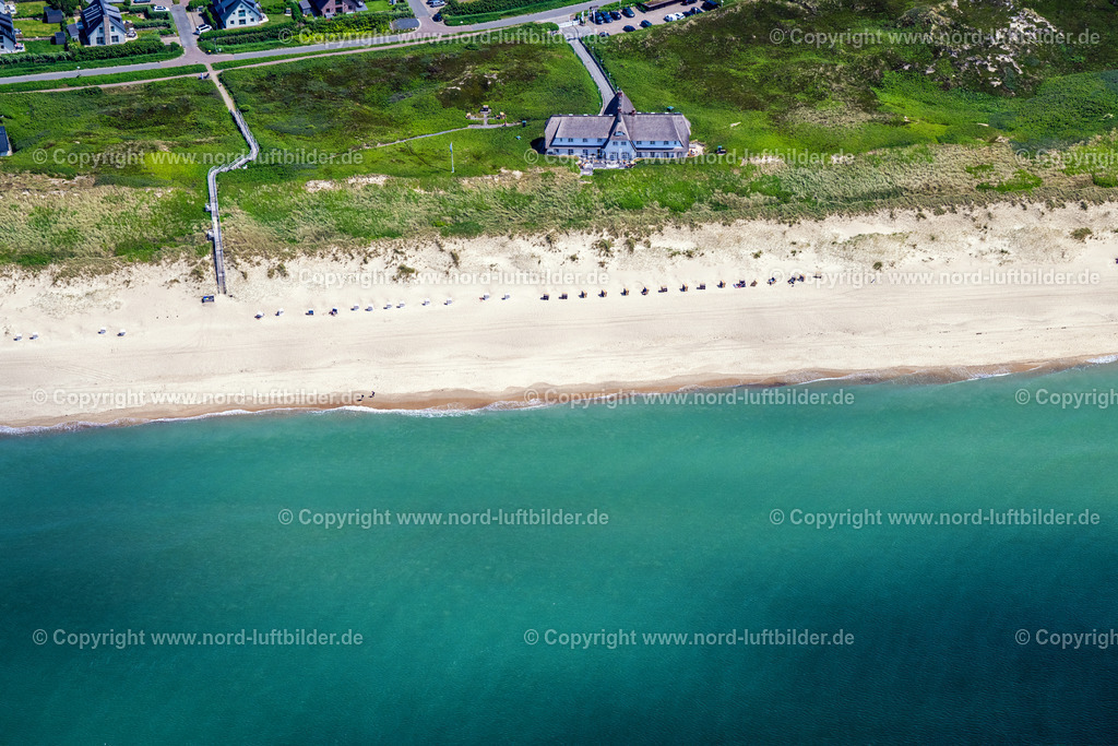 Sylt_Rantum_Slring_Hof_Hotel_ELS_4365130625 | SYLT 21.06.2025 Gebäudekomplex der Hotelanlage " SÖL`Ring Hof " im Ortsteil Rantum (Sylt) in Sylt auf der Insel Sylt im Bundesland Schleswig-Holstein, Deutschland. Weiterführende Informationen bei: Sölring Hof. // Complex of the hotel building " SOeL`Ring Hof " in the district Rantum (Sylt) in Sylt on Island Sylt in the state Schleswig-Holstein, Germany. Further information at: Soelring Hof. Foto: Martin Elsen