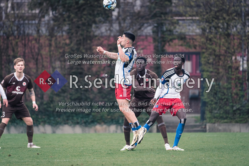 RS-1-035614 | Milad Nejad Haji Lor (#16, HSV II, am Ball), Muhammad Dahaba (#23, FCSP), Omar Sillah (#19, HSV II)