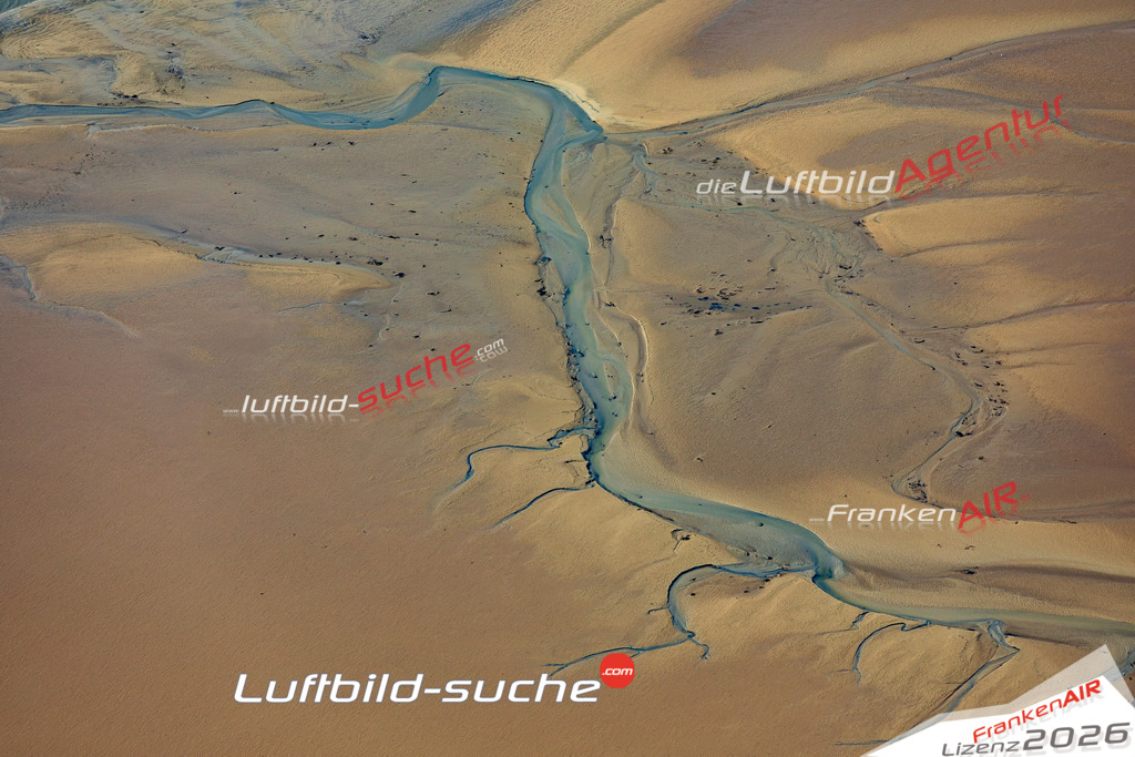 Priel Pellworm Bild- Das Luftbild wurde 2025 vom UL-Flugzeug heraus erstellt ( keine Drohne bzw. Drohnenaufnahme ) - Hochauflösende Luftaufnahme -Nicht vergleichbar mit Google Maps oder Satelittenbilder- Die Geschenkidee !Mit Lizenz und Bildrechte bestellbar - CC