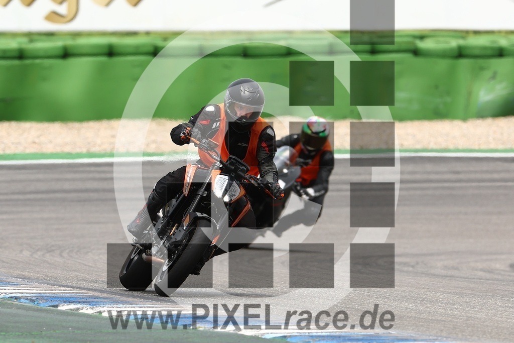 0107-20250529_02220 | Schöne Erinnerungen an spannende Momente - das festzuhalten ist unser Job. PIXELrace.de ist seit 2003 auf den Rennstrecken Europas unterwegs um die Action draußen beim Fahren und die wunderbare Stimmung imm Fahrerlager für euch einzufangen.