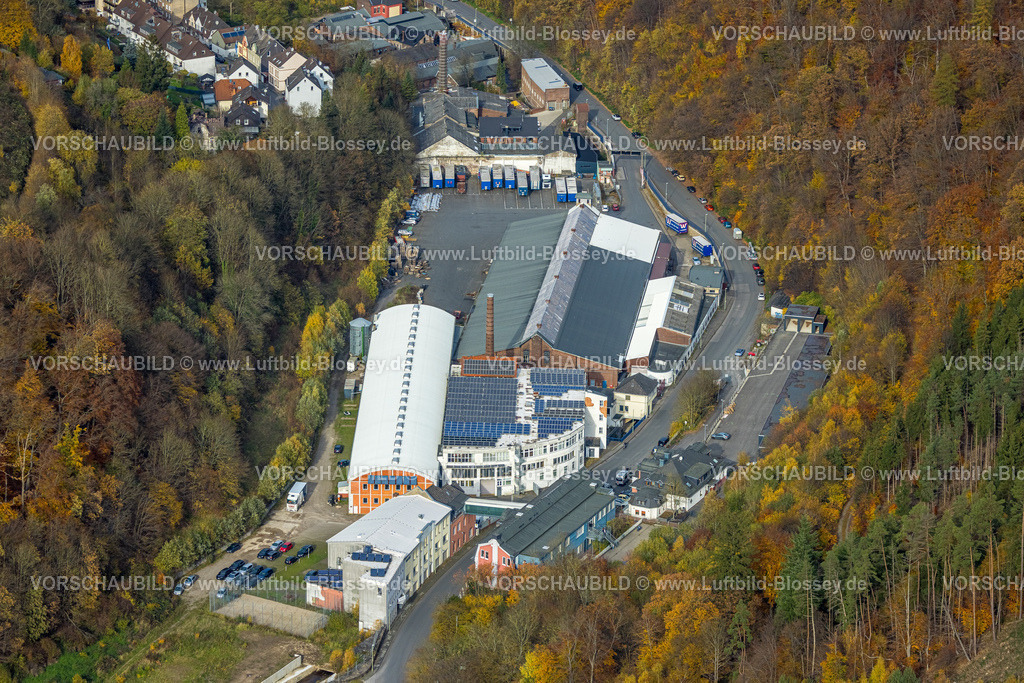 Hagen251101999 | Luftbild, Gewerbegebiet mit Hagener Recycling Dienst an der Obernahmerstraße und Wilhelm-Busch-Schule Hagen, herbstliche Bäume, Hohenlimburg, Hagen, Ruhrgebiet, Nordrhein-Westfalen, Deutschland