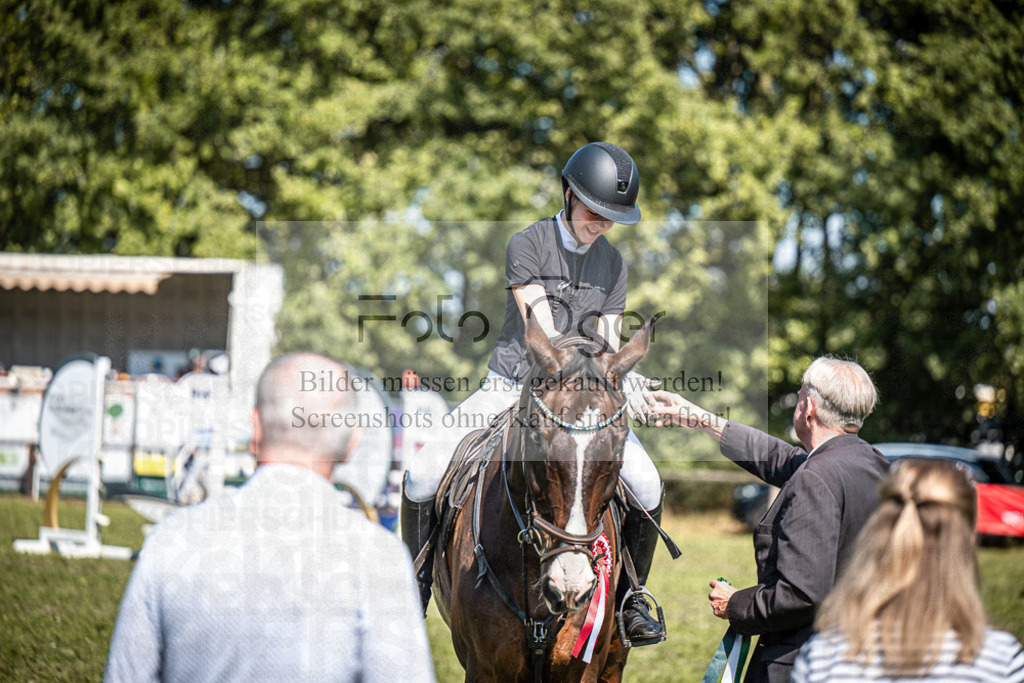 Z63_0039 | Entdecke hochwertige Reitturnierfotos von Foto Oger. Professionell, emotional und authentisch – jetzt Lieblingsmomente im Shop bestellen.Deutschlandweite Turnierfotografie. - Realisiert mit Pictrs.com