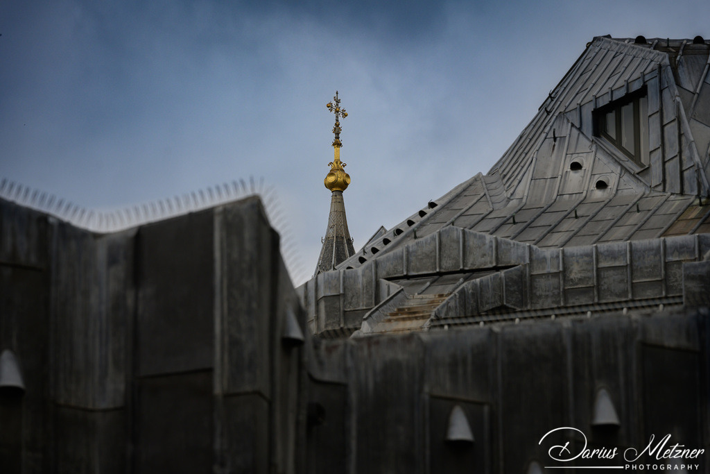 Der Erbacher Hof in Mainz | Der Erbacher Hof ist ein ehemaliger Wirtschaftsbetrieb des Klosters Eberbach in der Altstadt von Mainz. Er entstand in der zweiten Hälfte des 12. Jahrhunderts. Seit dem Jahr 1988 befindet sich das Tagungszentrum des Bistums Mainz auf dem Gelände; seit 1998 die katholische Akademie. 